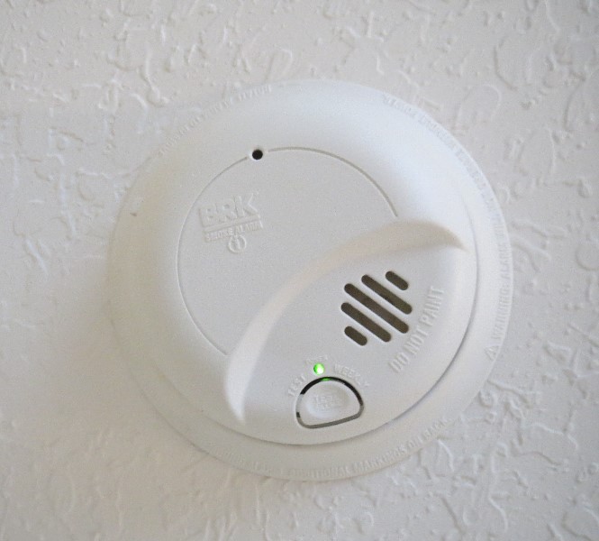 How-To-Change-Replace-Smoke-Alarm-Battery-01