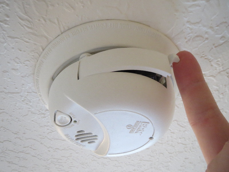 How-To-Change-Replace-Smoke-Alarm-Battery-03