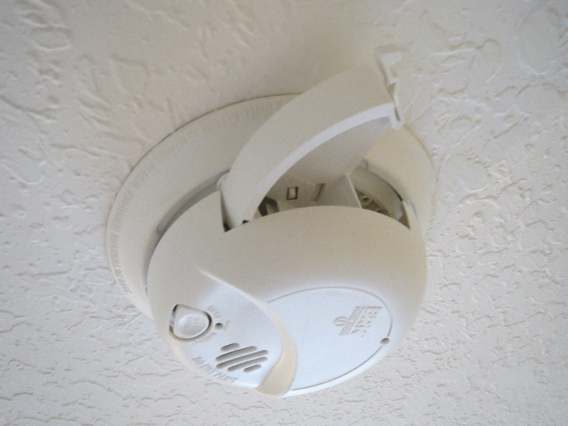 How-To-Change-Replace-Smoke-Alarm-Battery-06