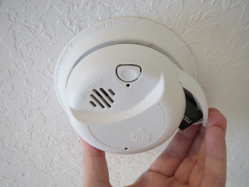 How-To-Change-Replace-Smoke-Alarm-Battery-07