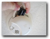 How-To-Change-Replace-Smoke-Alarm-Battery-05