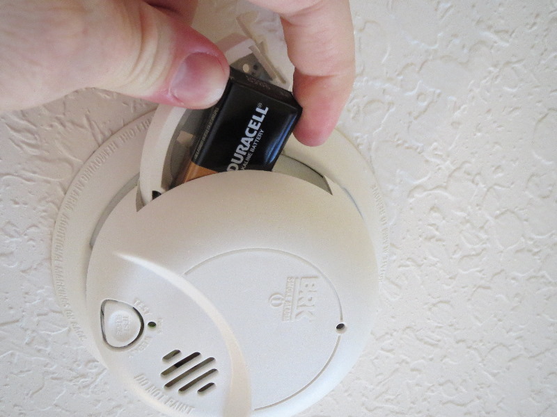 How-To-Change-Replace-Smoke-Alarm-Battery-05